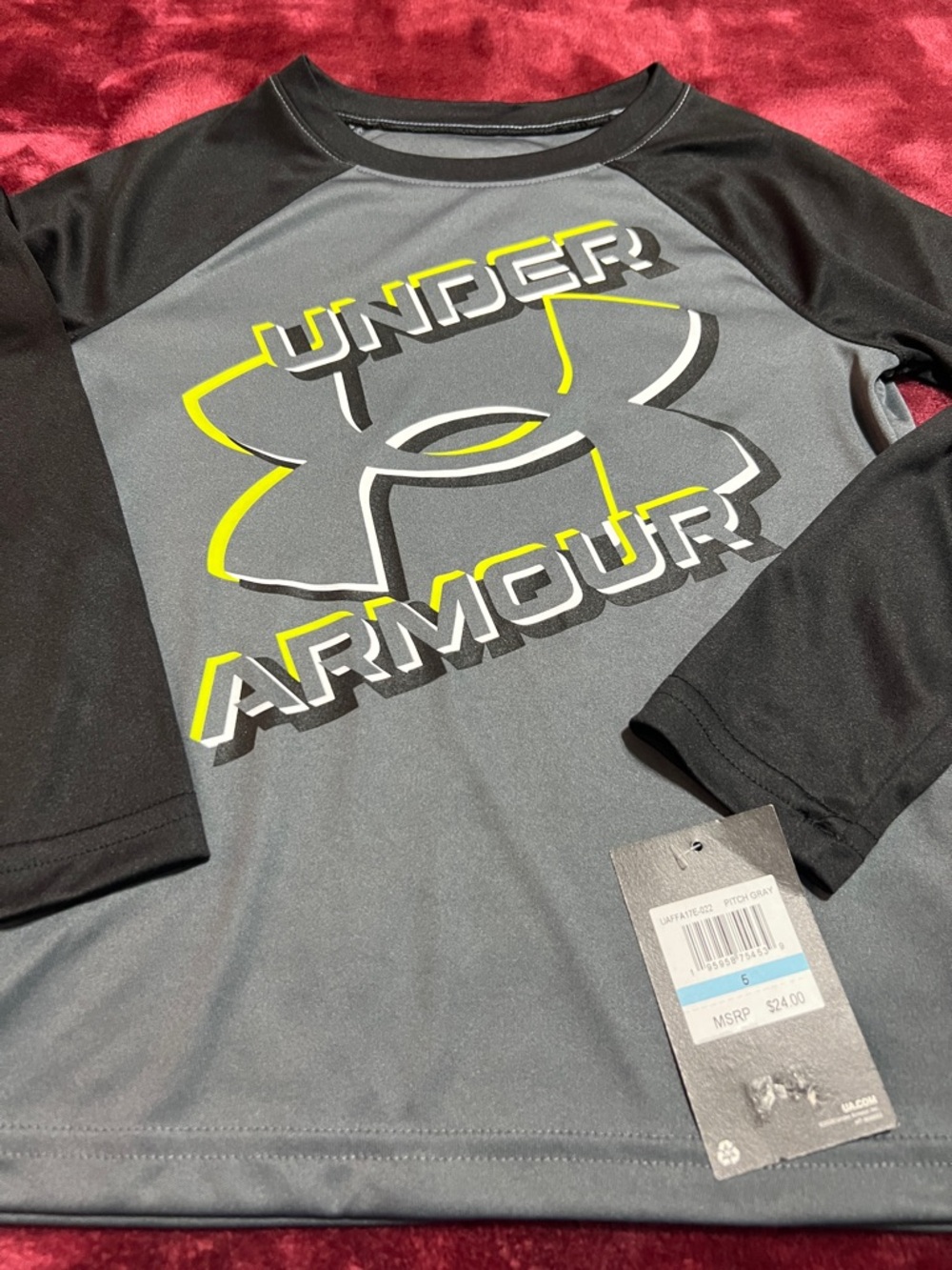NWT boys Under Armour Grey & Black Long Sleeve Logo Tee with Neon Accents
